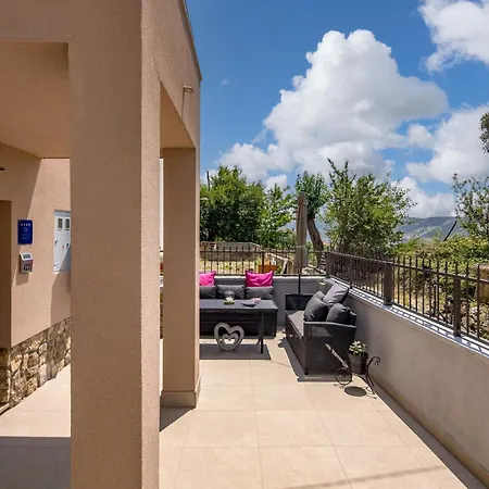 Harmony House Vito - Happy