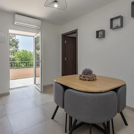 Harmony House Vito With Lovely Terrace - Happy Holiday home *