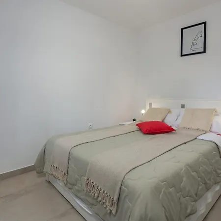 Harmony House Vito With Lovely Terrace - Happy Holiday home