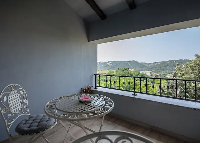 Harmony House Vito - Happy Lopar
